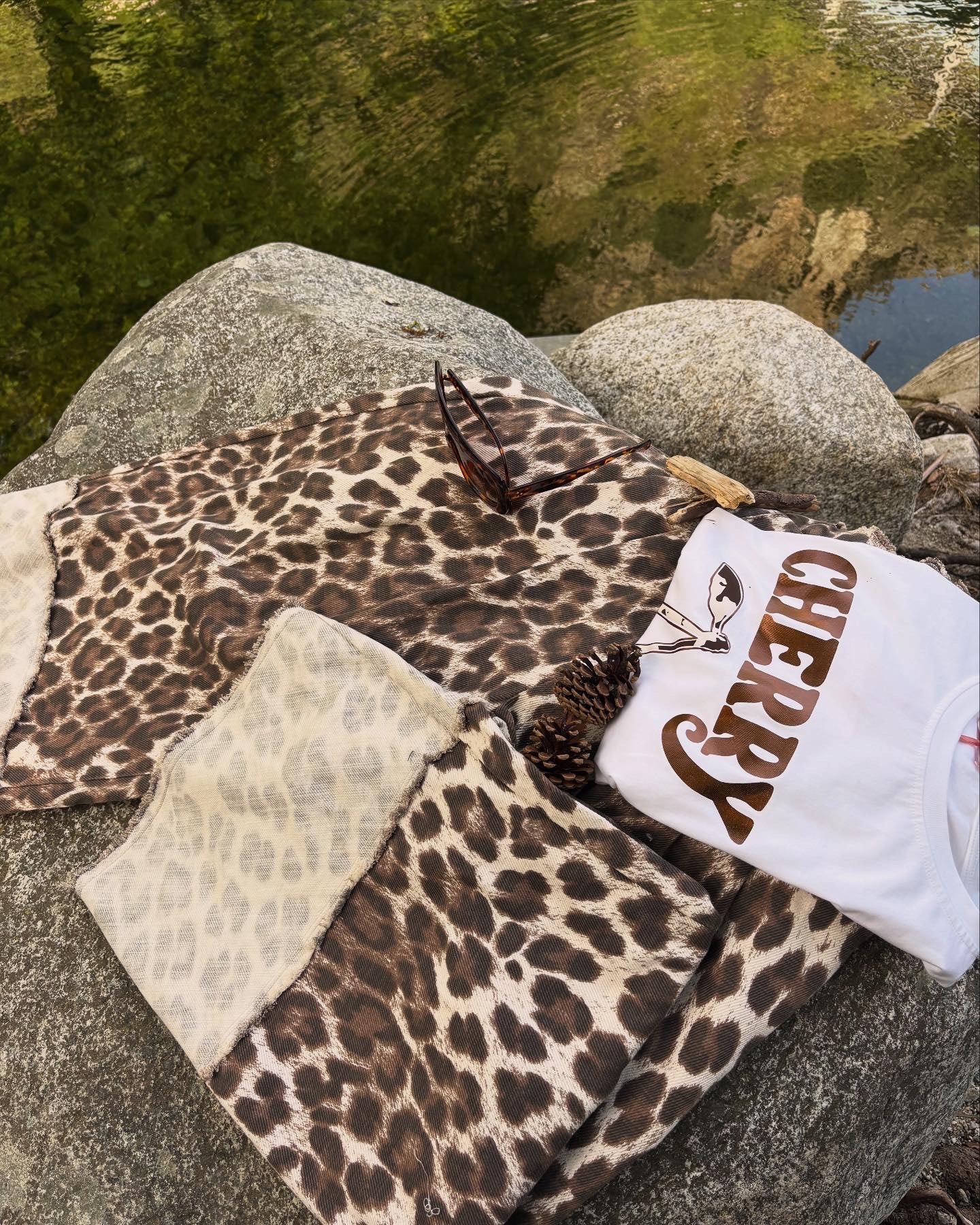 t-shirt cherry bomb