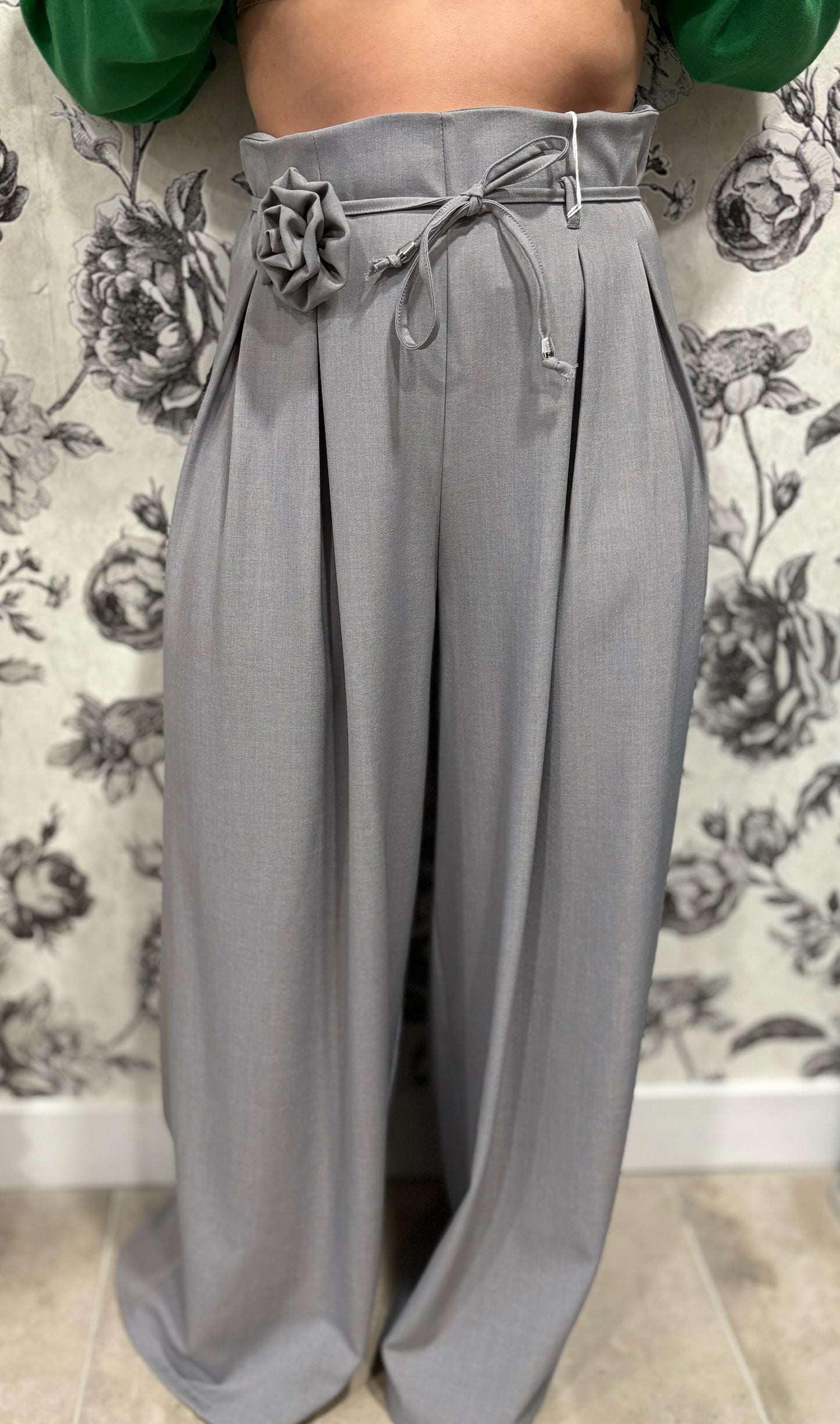 Pantalon large à détail fleuri