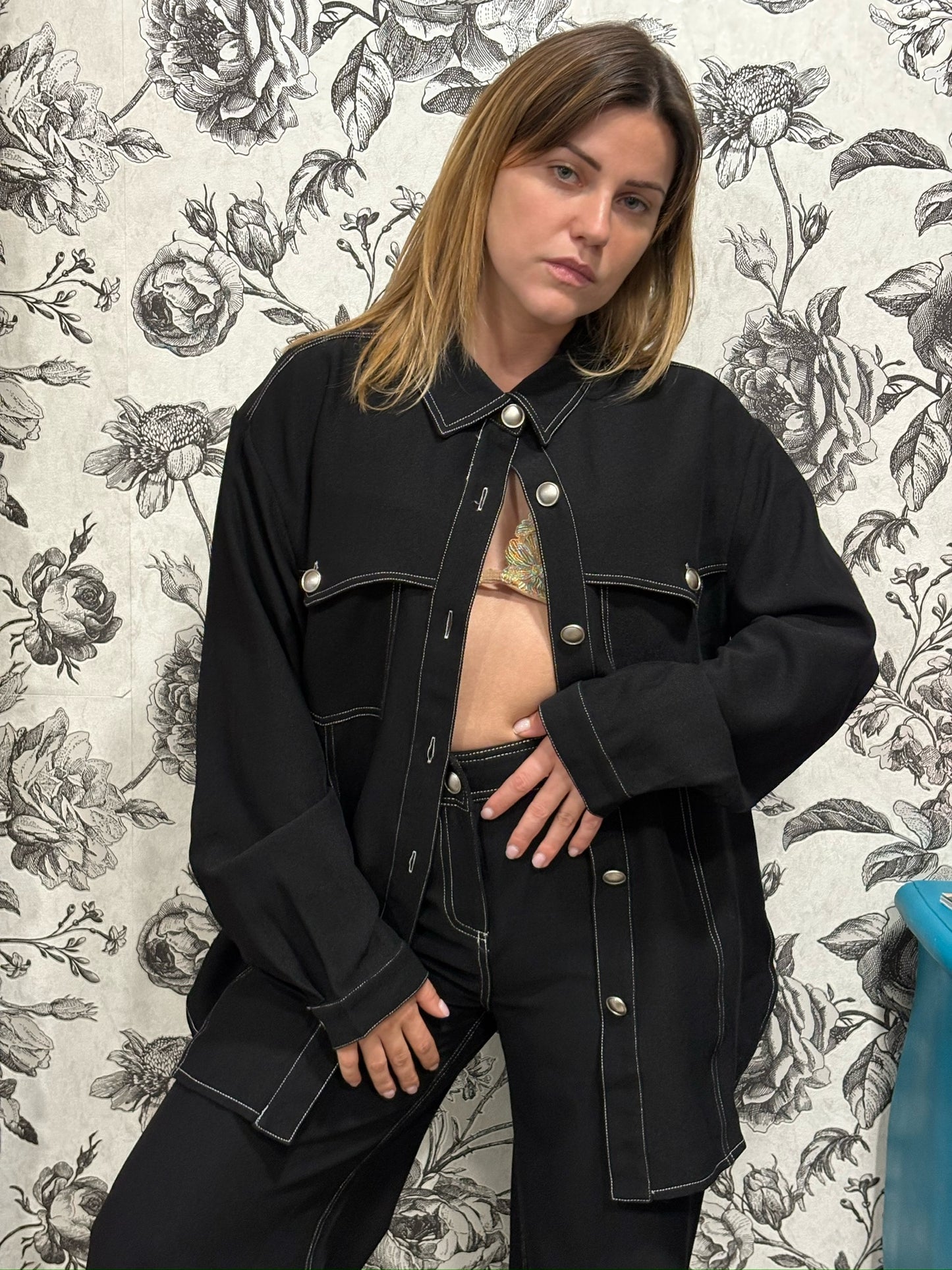 Ensemble noir couture contrasté