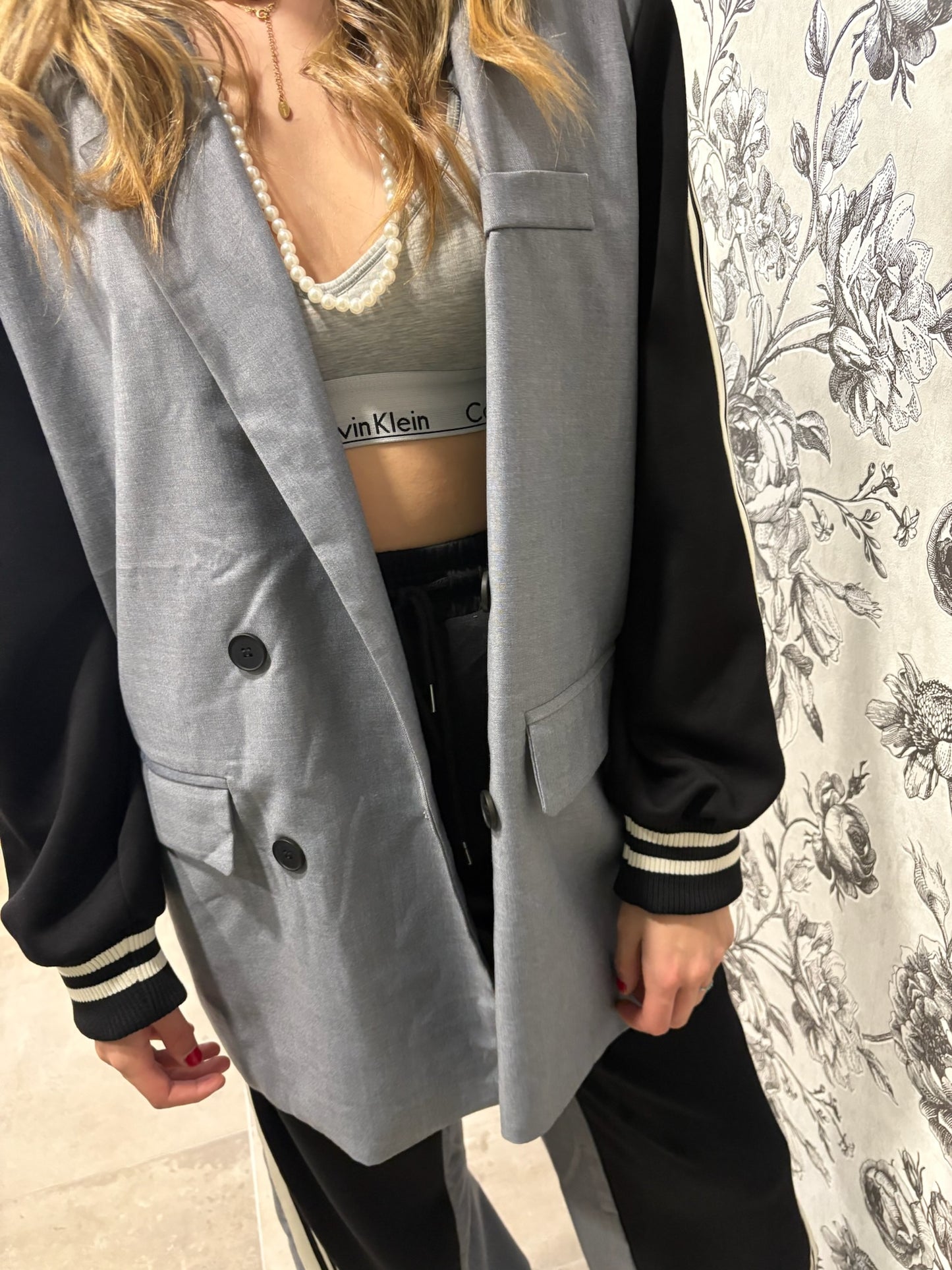 Ensemble blazer épaulé et pantalon jogging chic