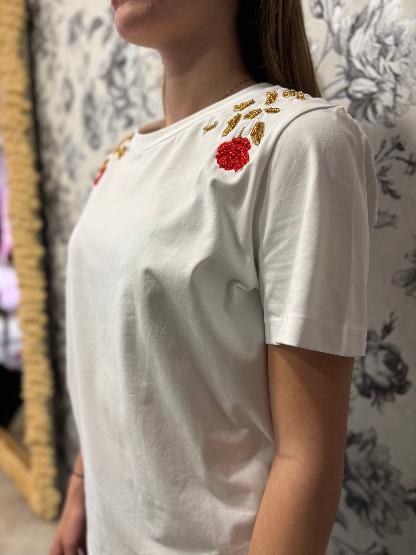 T-shirt brodé rose chic