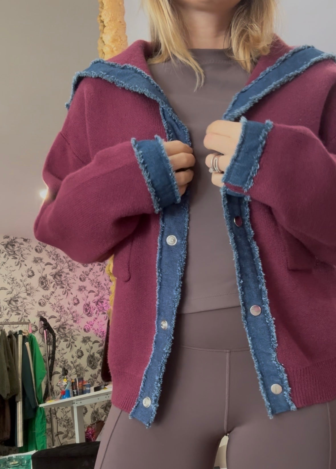 Gilet bordeaux à finitions denim
