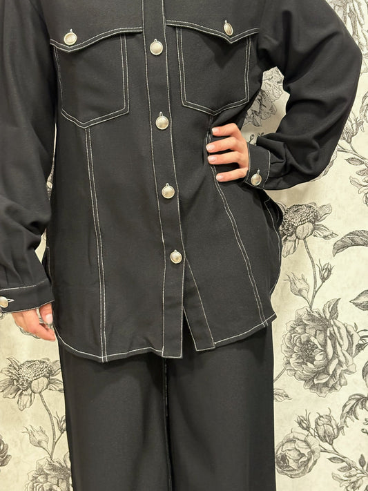 Ensemble noir couture contrasté